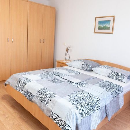 Sunny Apartment Valbandon Fažana Eksteriør billede
