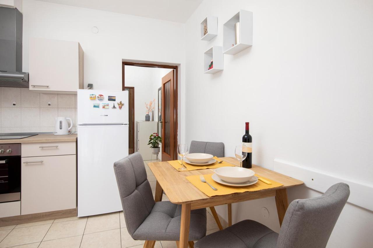 Sunny Apartment Valbandon Fažana Eksteriør billede