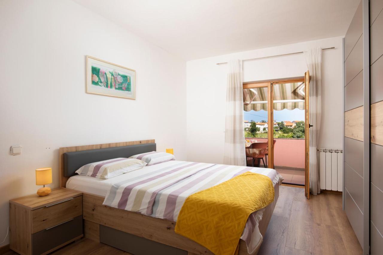 Sunny Apartment Valbandon Fažana Eksteriør billede
