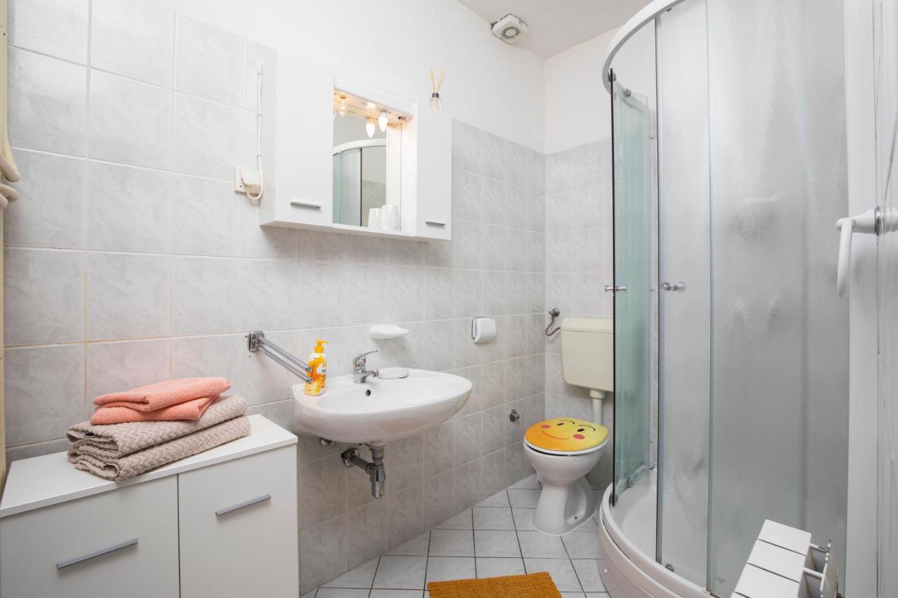 Sunny Apartment Valbandon Fažana Eksteriør billede