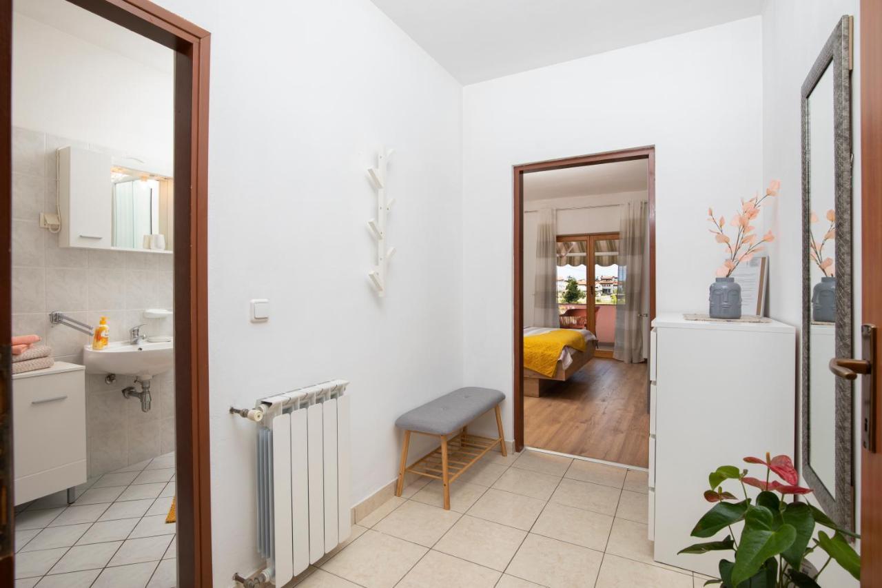 Sunny Apartment Valbandon Fažana Eksteriør billede