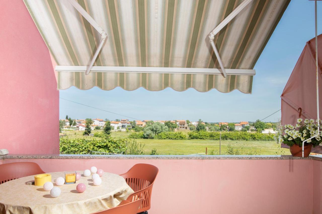 Sunny Apartment Valbandon Fažana Eksteriør billede