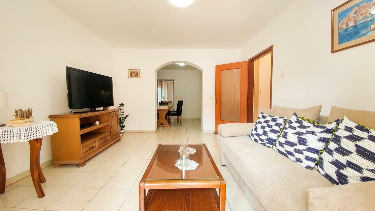 Sunny Apartment Valbandon Fažana Eksteriør billede