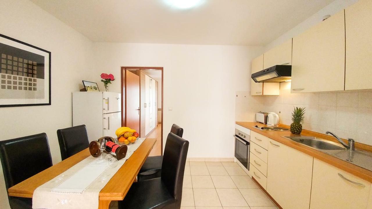 Sunny Apartment Valbandon Fažana Eksteriør billede