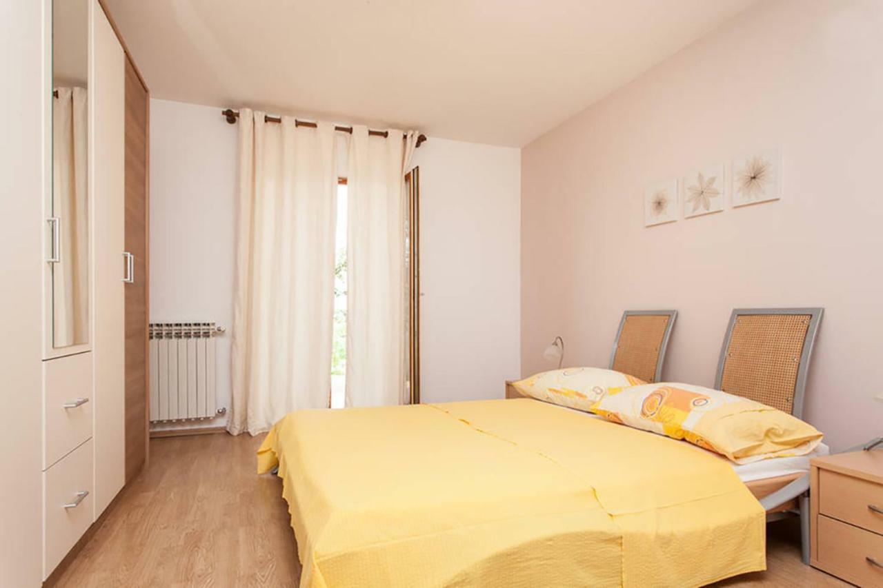 Sunny Apartment Valbandon Fažana Eksteriør billede